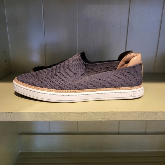 UGG slip on gray shoes size 7 1/2 - Picture 6 of 8